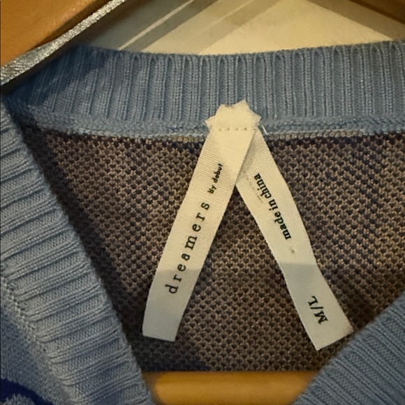 Light Blue and White Knit Sweater with Daisy Detail - Picture 2 of 6